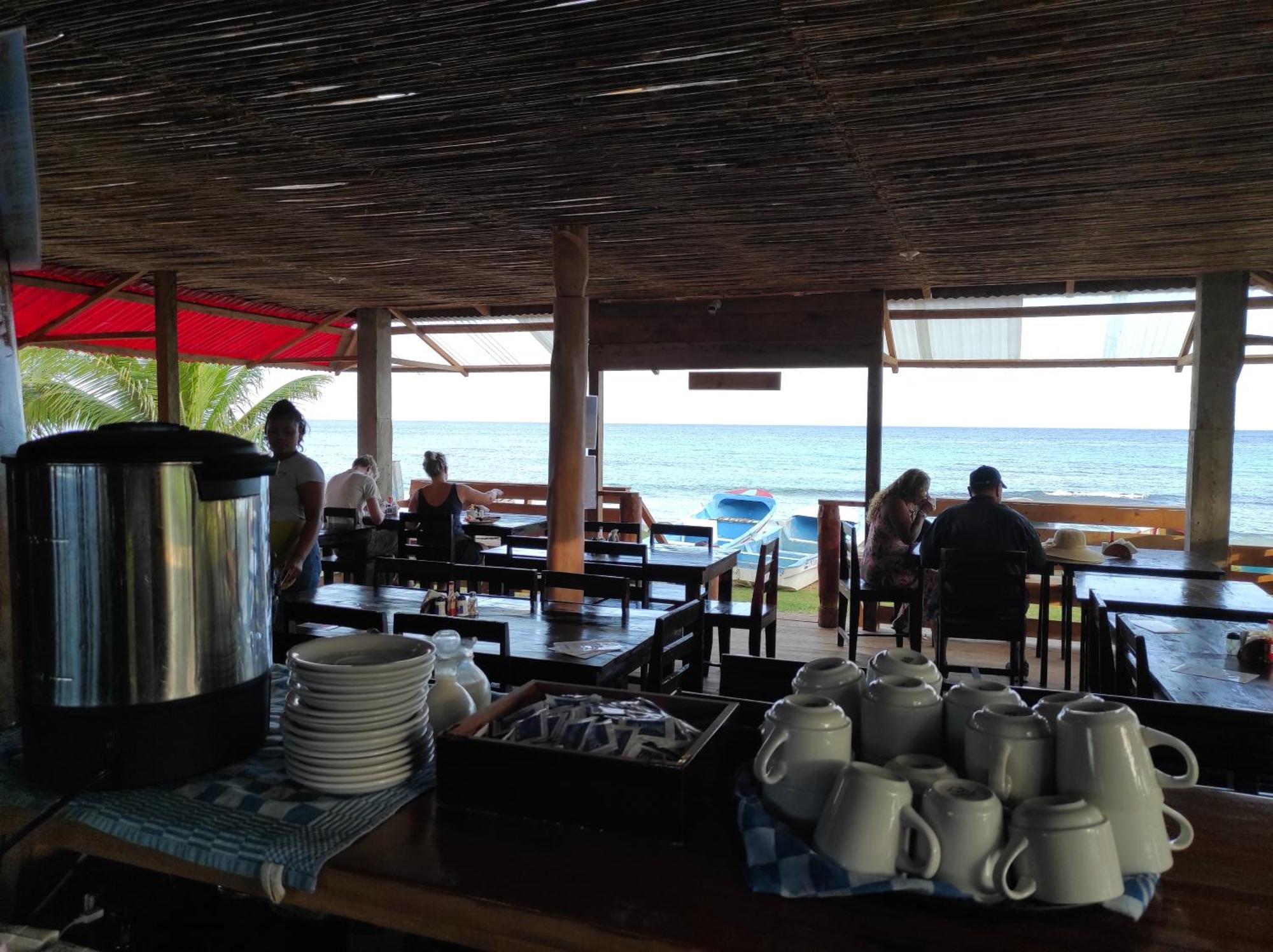 Paraiso Beach Hotel Brig Bay Exterior foto