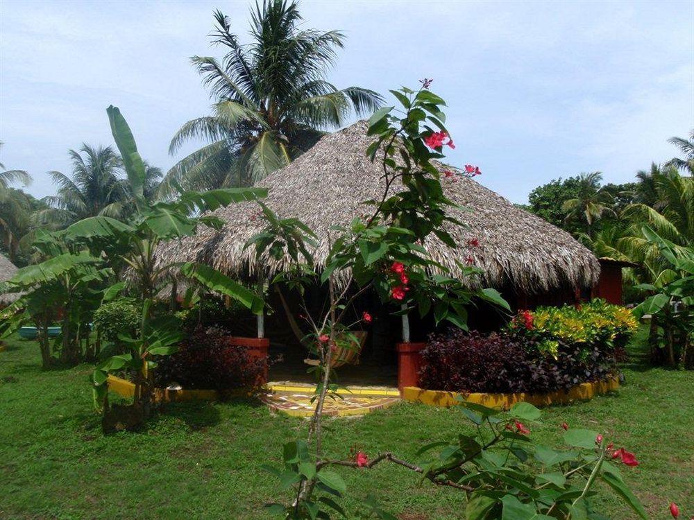 Paraiso Beach Hotel Brig Bay Exterior foto
